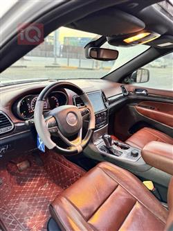 جیپ گراند شیرۆکی